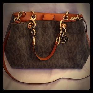 MK medium Cynthia satchel/convertible 🖤